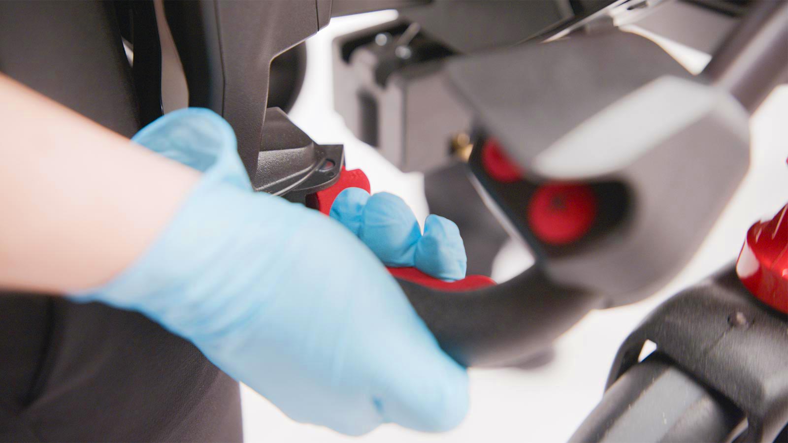 Close-up of the an paramedics hand using the manual operation option on the Ferno Power X2 handle